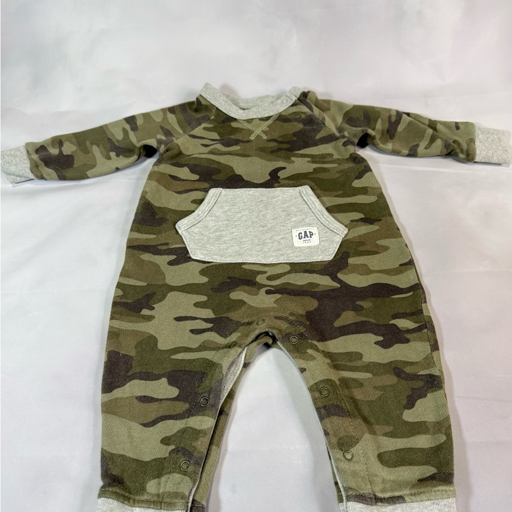 Baby GAP Camo One-Piece Romper – Size 6–12 Months
